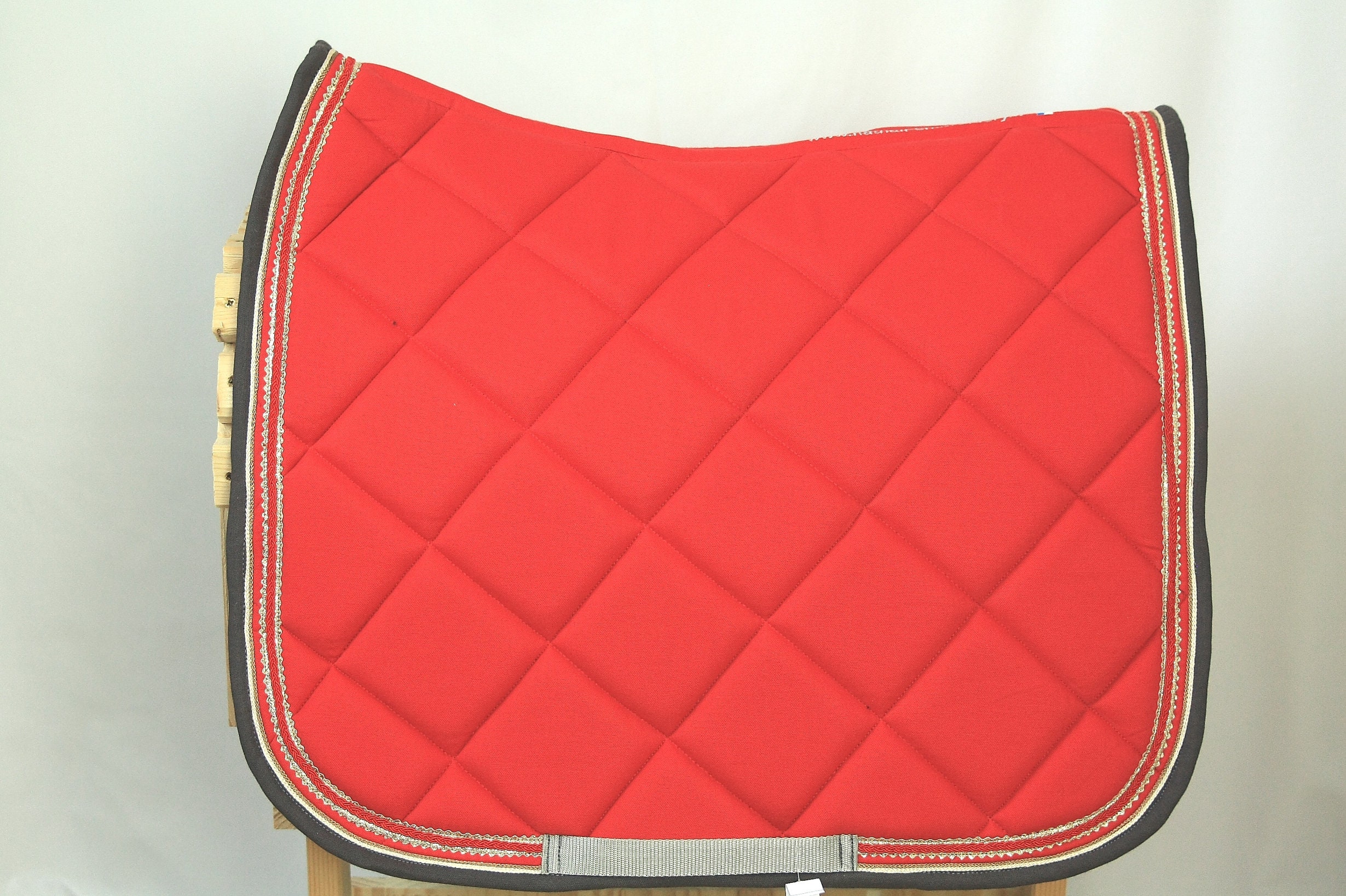 Tapis de Selle Dressage Rouge , Tapis Pour Cheval Original et Unique
