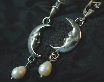 Silver earrings with moon and pearls