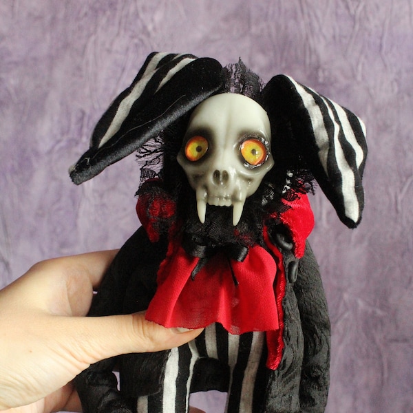 Gruselig süßer Puppen Totenkopf Hase elegante Gothic Puppe