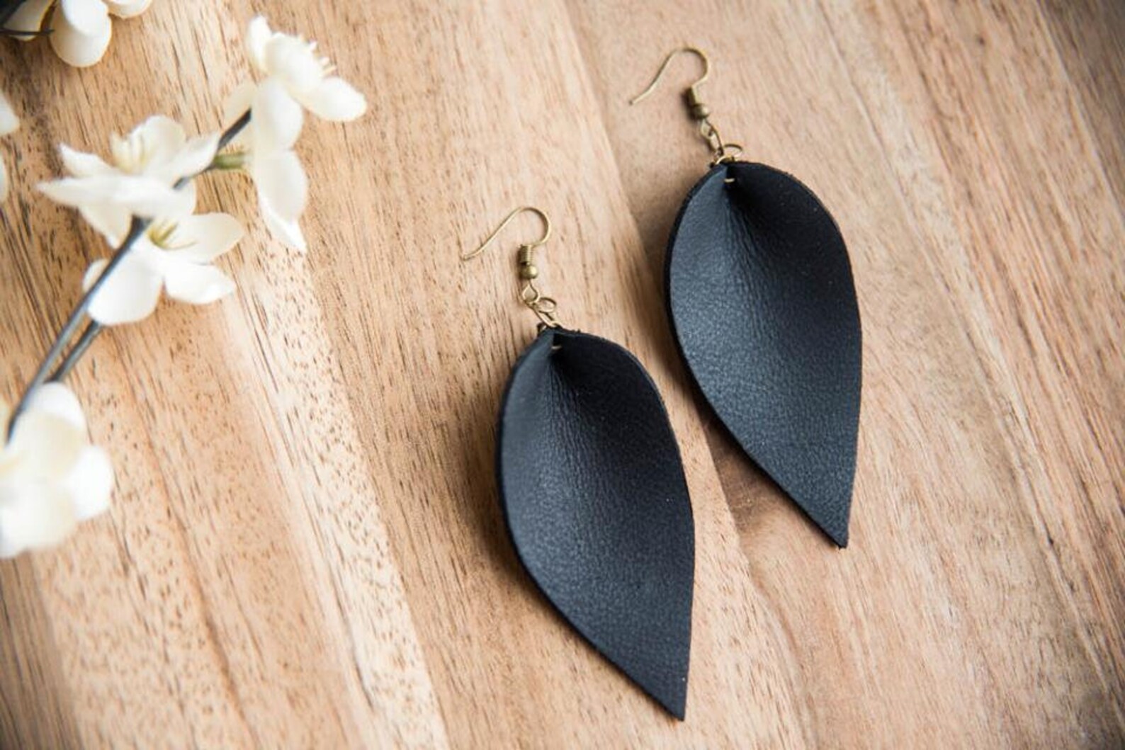 Leather leaf earrings Clearance