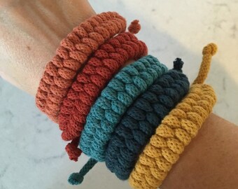 Bracelet / Friendship bracelet / chunky bracelet / macrame bracelet / statement bracelet