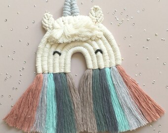 Unicorn Wallhanging / Macrame Unicorn / Macrame rainbow unicorn / Macrame animal / Unicorn decor / Baby gift / Childs gift