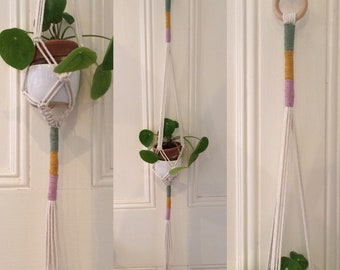 Macrame plant hanger / plant hanger / indoor planter / succulent plant hanger