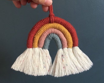 Small rainbow wallhanging / Rope rainbow wallhanging / Macrame rainbow wallhanging