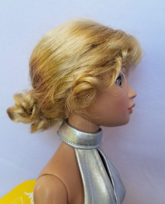 Doll Wig Monique "Laura" size 12/13 in Light Brown Doll Wig Monique "Laura" size 12/13 in Light Brown