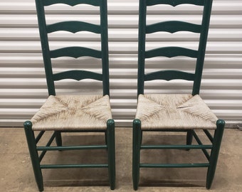 Pair Vintage Wood Ladder Back Colonial Woven Rush Seat Pointed Side Dining Chairs