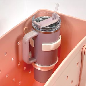 Tumbler Cup Holder: Compatible with most beach style bags