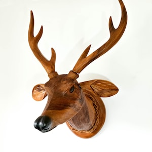 Deer Buck Hirschkopf - Handgeschnitzte afrikanische Safari aus Holz für großen Raum Dekorative Skulptur Wandkunst Einzigartiges Geschenk Antik
