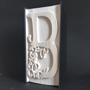 Modèle de pli de livre lettre B, modèle coupé et plié, anniversaires, Noël, mariages