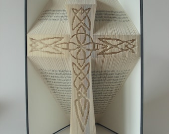 PATRON de livre croix celtique - cadeau - pliage de livre - religieux - communion