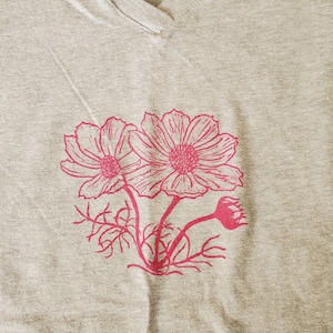 Women&#39;s Flowers T-Shirt, Hand-printed Shirt, Original Art Shirt, Cosmos Top, Gray Shirt, Women&#39;s Shirt, V-Neck Tee,