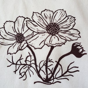 Camisa Cosmos, Camiseta impresa a mano, Camisa de flores, Camiseta unisex, Cosmos, Camiseta, Camisa de jardín, Algodón sin blanquear, Camisa de algodón