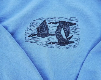 Sweatshirt avec oies, col rond, chemise unisexe, sweat oies volantes, chemise imprimée à la main, oie, vol en formation