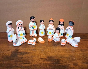 Hand Painted Barro Pottery Mexican Folk Art Nativity Figure Complete Set of 14 Pieces used
