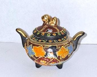Hand Painted Porcelain Japanese Cone 3"  Incense Burner with Gold Trim Satsuma Moriage & Foo dog by Takito used