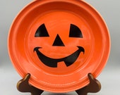 Homer Laughlin Fiesta Happy Pumpkin Pie Plate in Tangerine