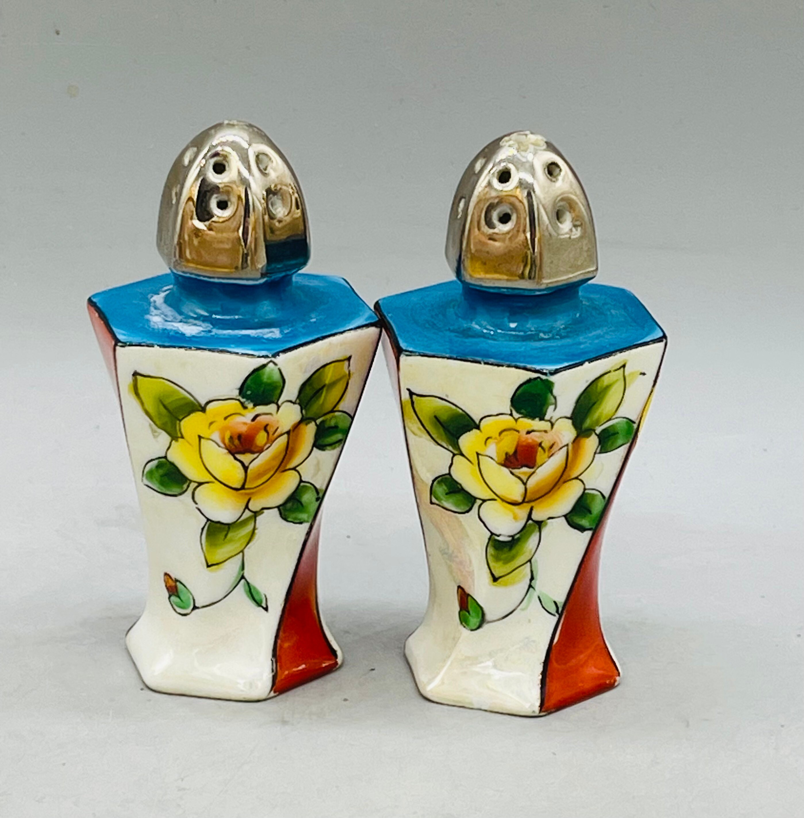 Collectables Kitchenware Bisque Porcelain Vintage Japan Salt and Pepper Shakers Flowers Antique Shakers Very Old Shakers