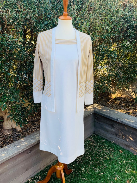 Pre Owned Chanel Brown Cashmere Crew Neck Cardigan with Pretty Silver CC  Turnlocks Buttons FR36 2010 - Mrs Vintage - Selling Vintage Wedding Lace  Dress / Gowns & Accessories from 1920s –