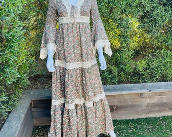 Vintage Candi Jones California Floral Prairie Dress