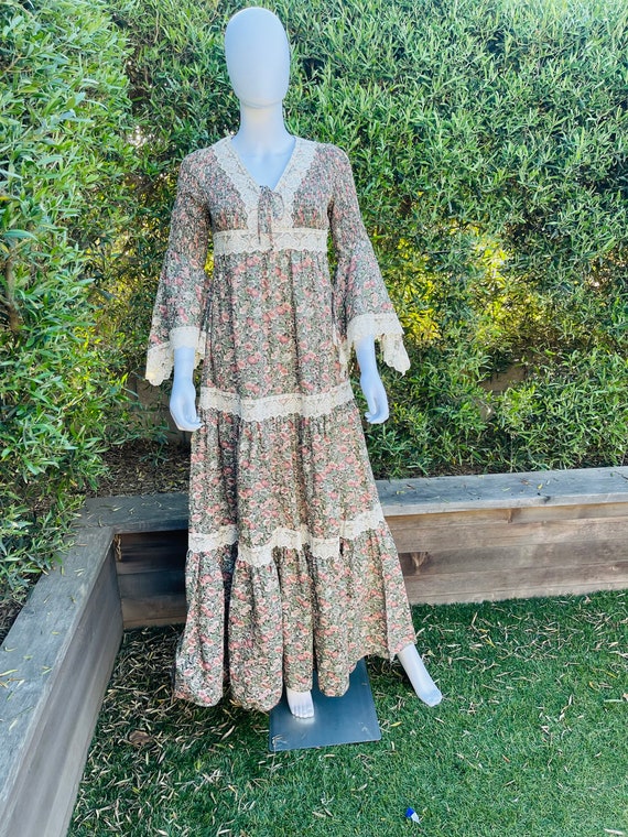 Vintage Candi Jones California Floral Prairie Dress Gem