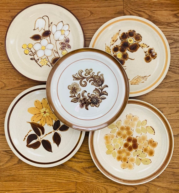 Set of 4 Mismatched Floral 1970\u2019s Floral Stoneware Dinner Plates
