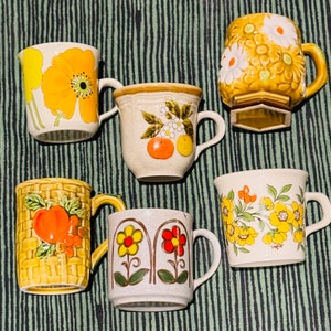 Ensemble de 6 tasses à café en grès floral dépareillées vintage des années 1970 / Tasses florales à mélanger et à assortir