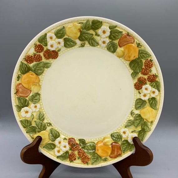 Metlox Vernonware Della Robbia Dinner Plates Salad Plates Bread Plates 1960s Fruit Embossed Dishes Vintage Serving Dishes Casserole Etsy Canada