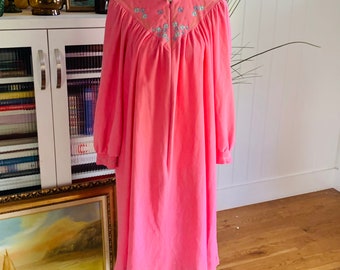 Vintage Vanity Fair Floral Pink Embroidered Zip Up Robe