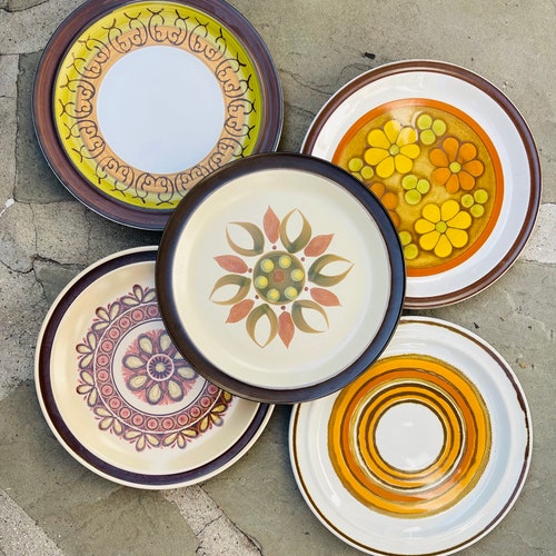 Mismatched Set of 5 Stoneware Dinner Plates/ Mixed 70’s Stoneware
