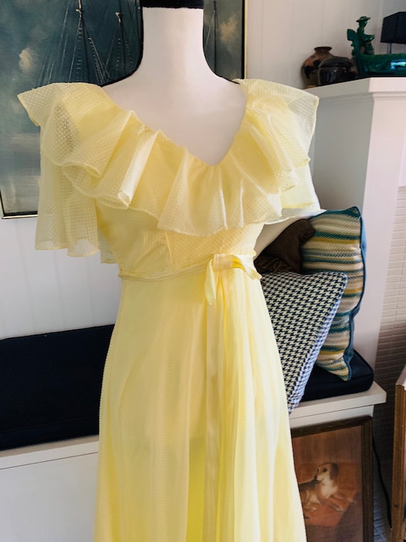 Vintage 1960’s Yellow Poplin Prom Dress