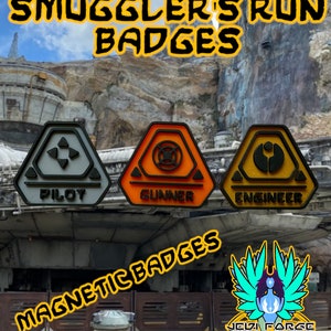 May include: Three magnetic badges inspired by Star Wars: Smugglers Run. The badges are shaped like hexagons and feature different symbols and text. The first badge is grey with a white symbol and the text "Pilot". The second badge is orange with a black symbol and the text "Gunner". The third badge is yellow with a black symbol and the text "Engineer". The badges are displayed in front of a Star Wars themed background.