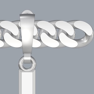 Pode incluir: Uma pulseira de corrente prateada com um design de elos grandes. A pulseira apresenta um fecho e um berloque retangular. Os elos são ovais e conectados em um padrão repetitivo. O fundo é cinza liso.