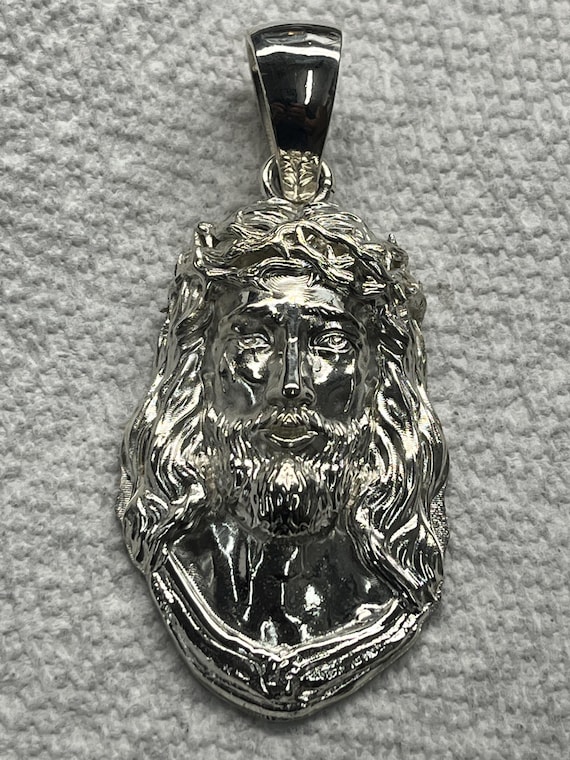 Jesus Head Pendent 3.75
