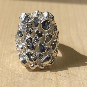 Anel grande com pepitas em prata esterlina 925 HEAVY com pedras de zircônia cúbica! Disponível do tamanho 6 ao 16.