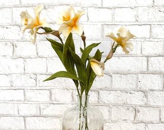 Narcissenboeket, vilten bloemstuk