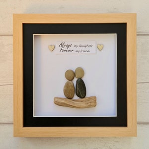 Quadro artistico personalizzato con ciottoli per la mamma, quadro artistico con ciottoli per la figlia, regalo di compleanno unico per lei, quadro artistico per mamma e figlio