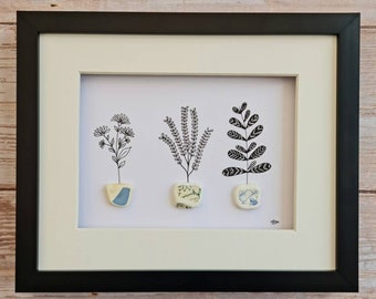 Pebble Art Gift Rustic Sea Pottery Plantas de interior dibujadas a mano Diseño enmarcado único Flores arte de la pared Regalo del 4º aniversario para la esposa Jubilación