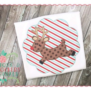 Applique and Embroidery Originals Digital Design -- 133 Reindeer Leaping Scallop Patch Applique Design for Christmas, instant download