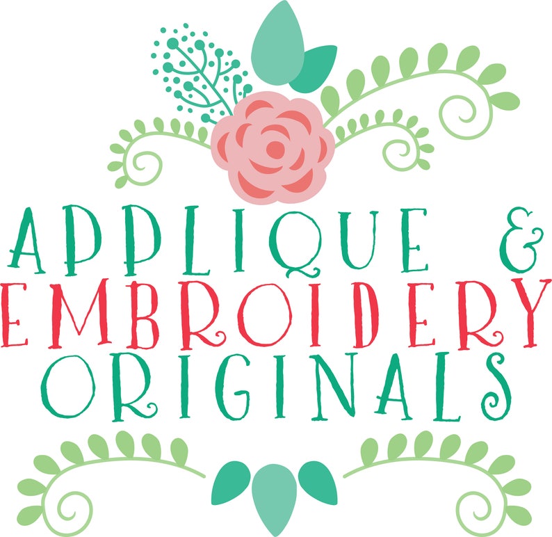 K&ouml;nnte beinhalten: Ein Logo mit dem Text "APPLIQUE & STICKEREI ORIGINALS" in Gr&uuml;n und Rot, mit floralen und Blatt-Akzenten in Gr&uuml;n und Rosa. Das Design ist vor einem wei&szlig;en Hintergrund.