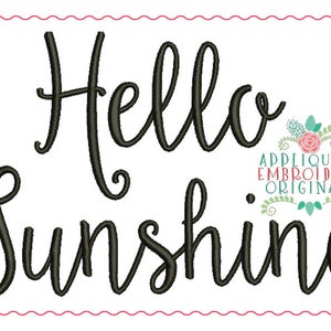 Puede incluir: Texto en cursiva negra sobre un fondo blanco que dice "Hello Sunshine". Un pequeño diseño floral con el texto "Applique & Embroidery Originals" está en la esquina inferior derecha.
