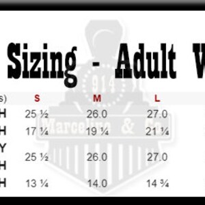 Puede incluir: Tabla de tallas de camiseta para mujeres adultas, que muestra las medidas en pulgadas para la longitud del cuerpo, el ancho del cuerpo, la longitud total del cuerpo y la longitud de la manga. Las tallas incluyen S, M, L, XL y 2XL.