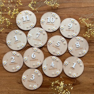 Wooden Daisy Milestone cards set | Baby Milestone markers | Baby photo prop | Baby shower gift idea | Newborn gift idea