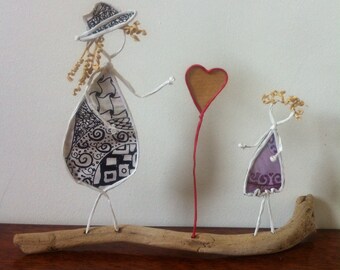 sculptures made of paper, wire reinforced kraft and Driftwood - gift-love-love-child-heart - paper wire gift