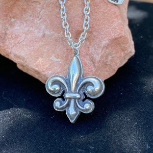 Fleur De Lis 925 ソリッド スターリング シルバー、長さ調節可能、かわいいケーブル チェーン、4 種類のチェーン長さ、ユニセックス デザイン。