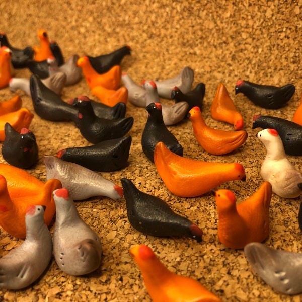 poules santons, lot de trois poules, crèche de Noël, en pâte fimo