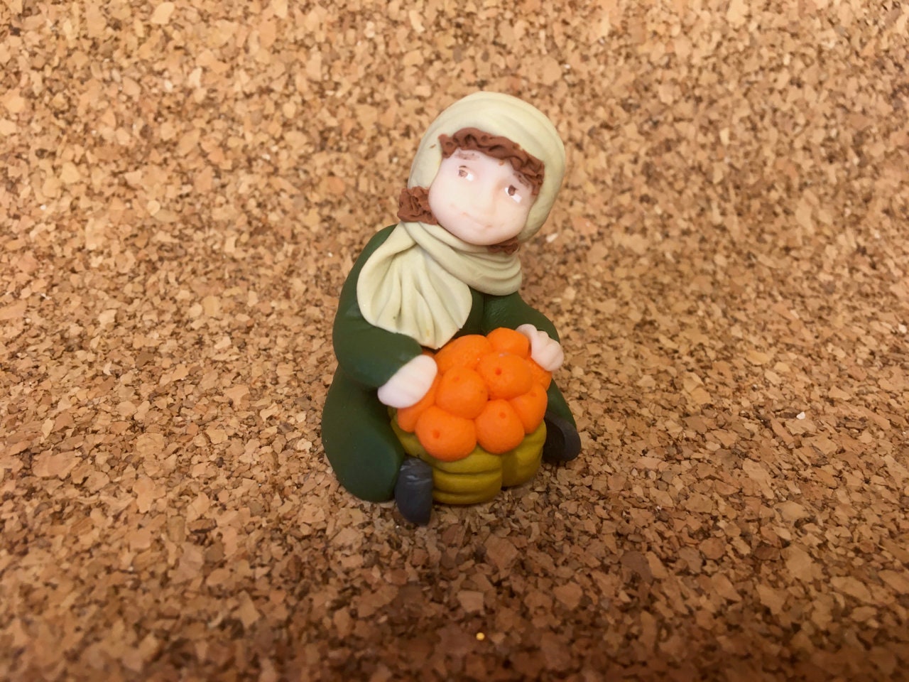 Santon Crèche de Noël, Enfant Marchand d'oranges, Fabrication Artisanale, en Pâte Fimo