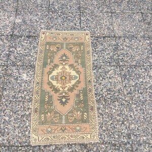 Petit tapis turc, passage étroit de 2 x 4,2 pieds, petit tapis vintage, petit tapis, tapis délavé, tapis Oushak, tapis de bain, tapis turc tribal