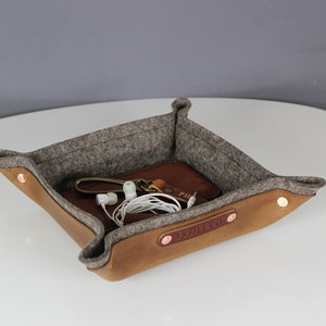 7. Jahr Kupfer Jubiläumsgeschenk für Mann Frau, Monogramm Wolle Leder fangen alle Valet Tablett für Mann Frau ihn, personalisierte Ledergeschenk