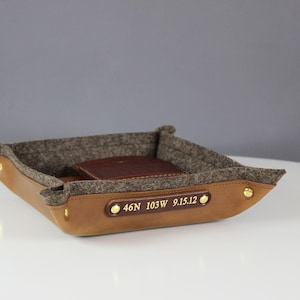 Leather valet tray gift for man, 3rd wool anniversary gift for him husband, Leather valet tray catch all, 7th year anniversary copper gift