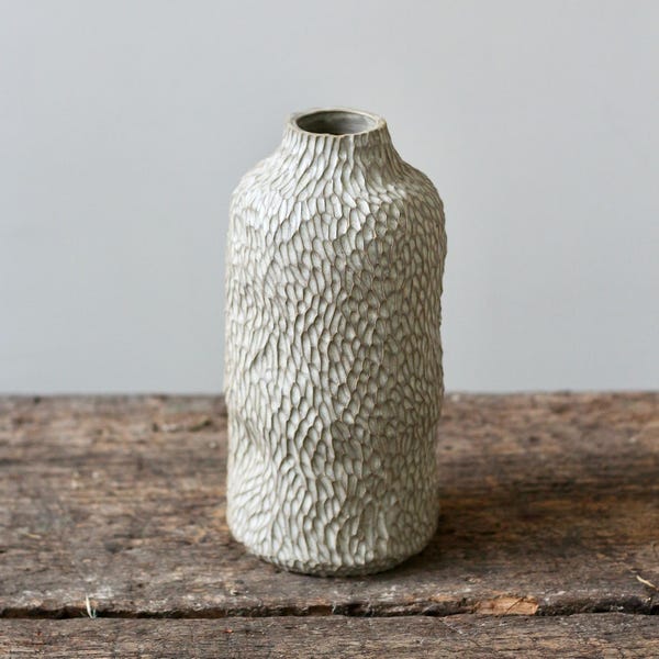 Engraved stoneware vase, 21cm - handcrafted ceramic